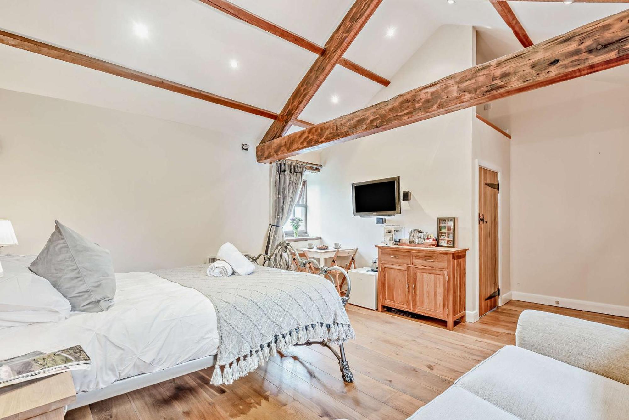 Highside Farm Bed & Breakfast บาสเซนธ์เวท ภายนอก รูปภาพ