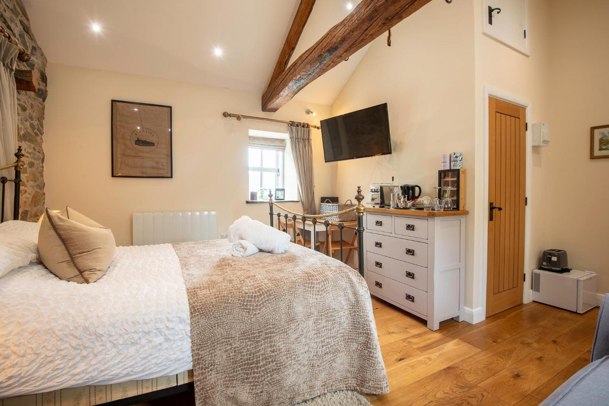 Highside Farm Bed & Breakfast บาสเซนธ์เวท ภายนอก รูปภาพ