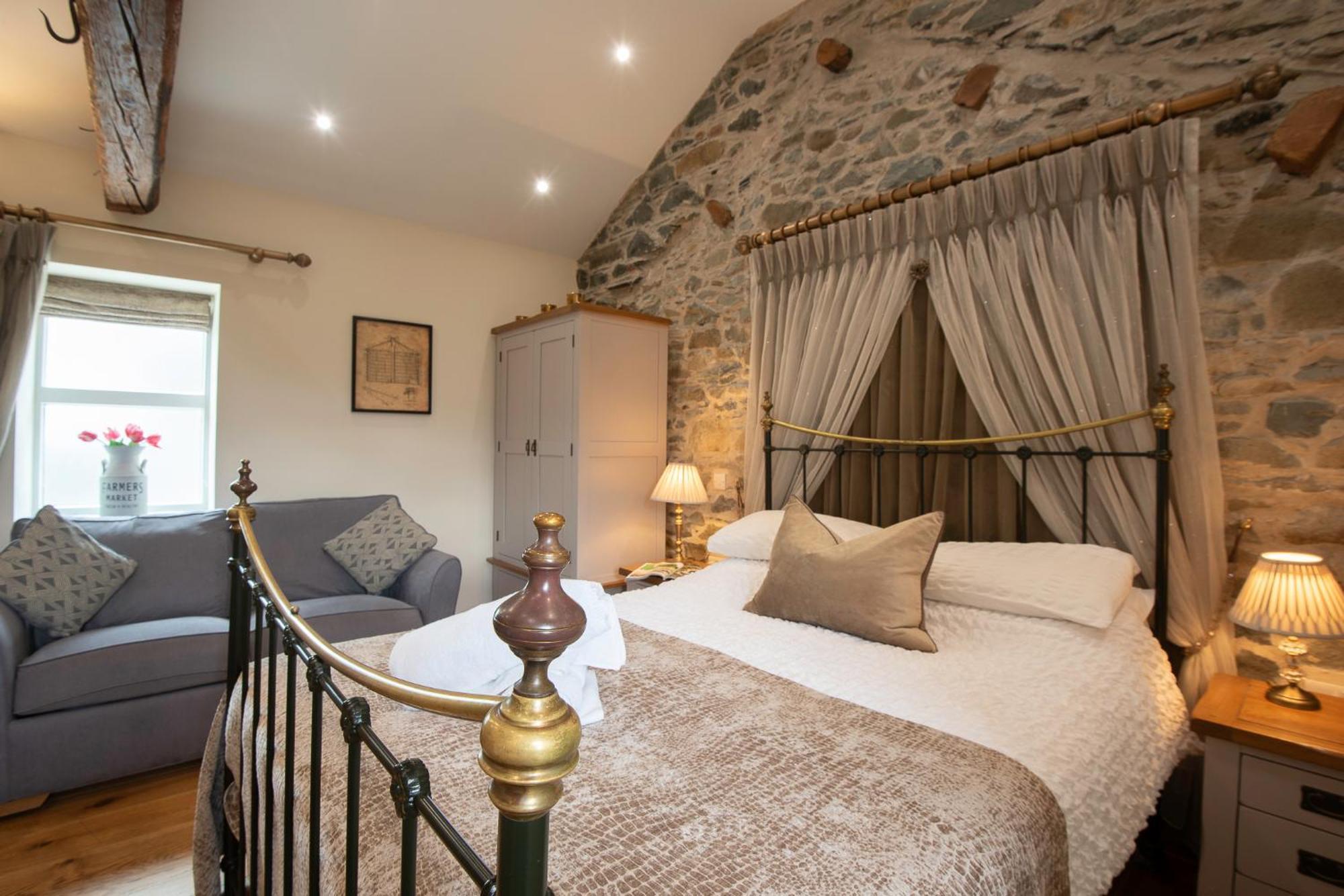 Highside Farm Bed & Breakfast บาสเซนธ์เวท ภายนอก รูปภาพ