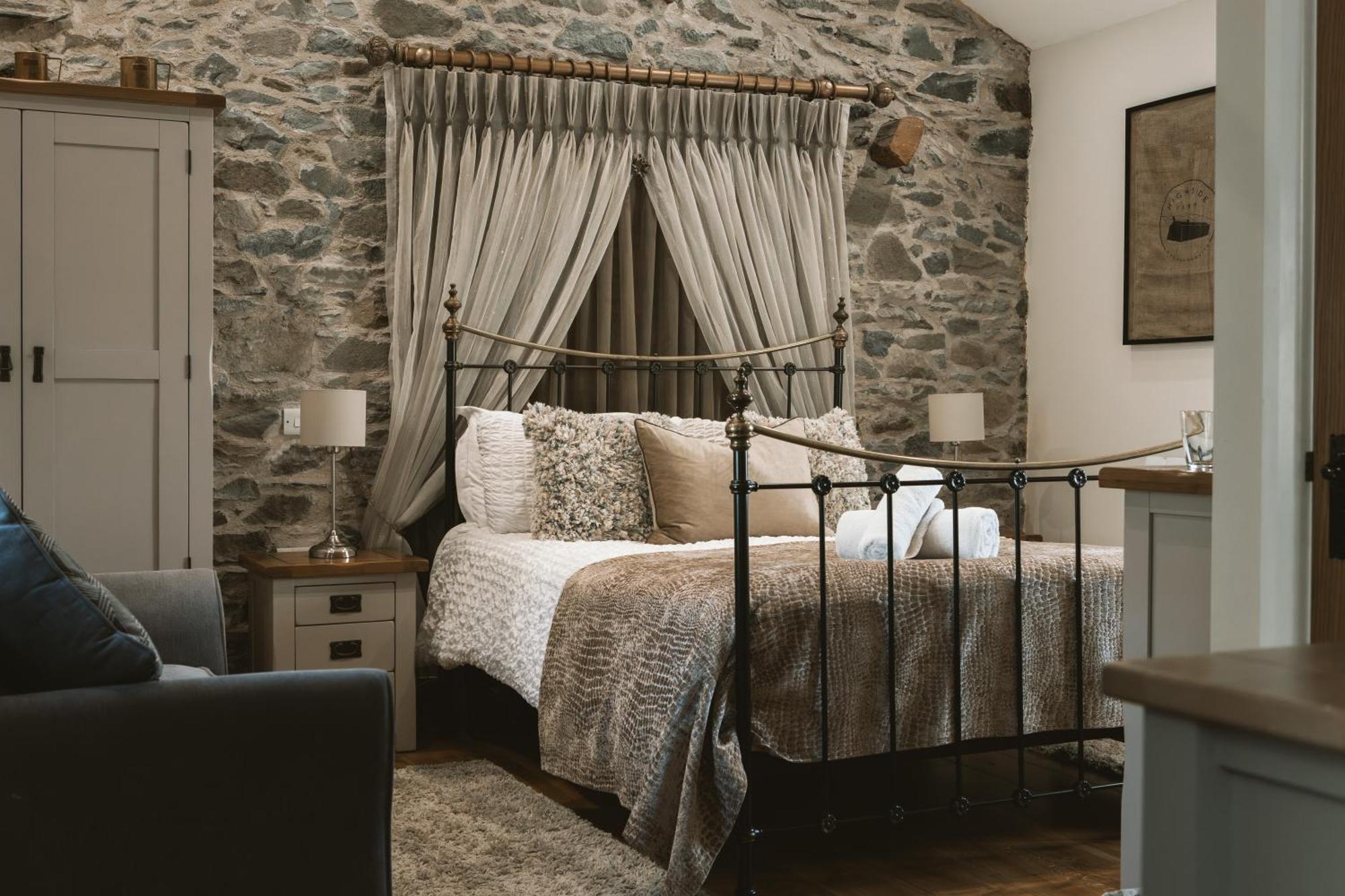 Highside Farm Bed & Breakfast บาสเซนธ์เวท ภายนอก รูปภาพ