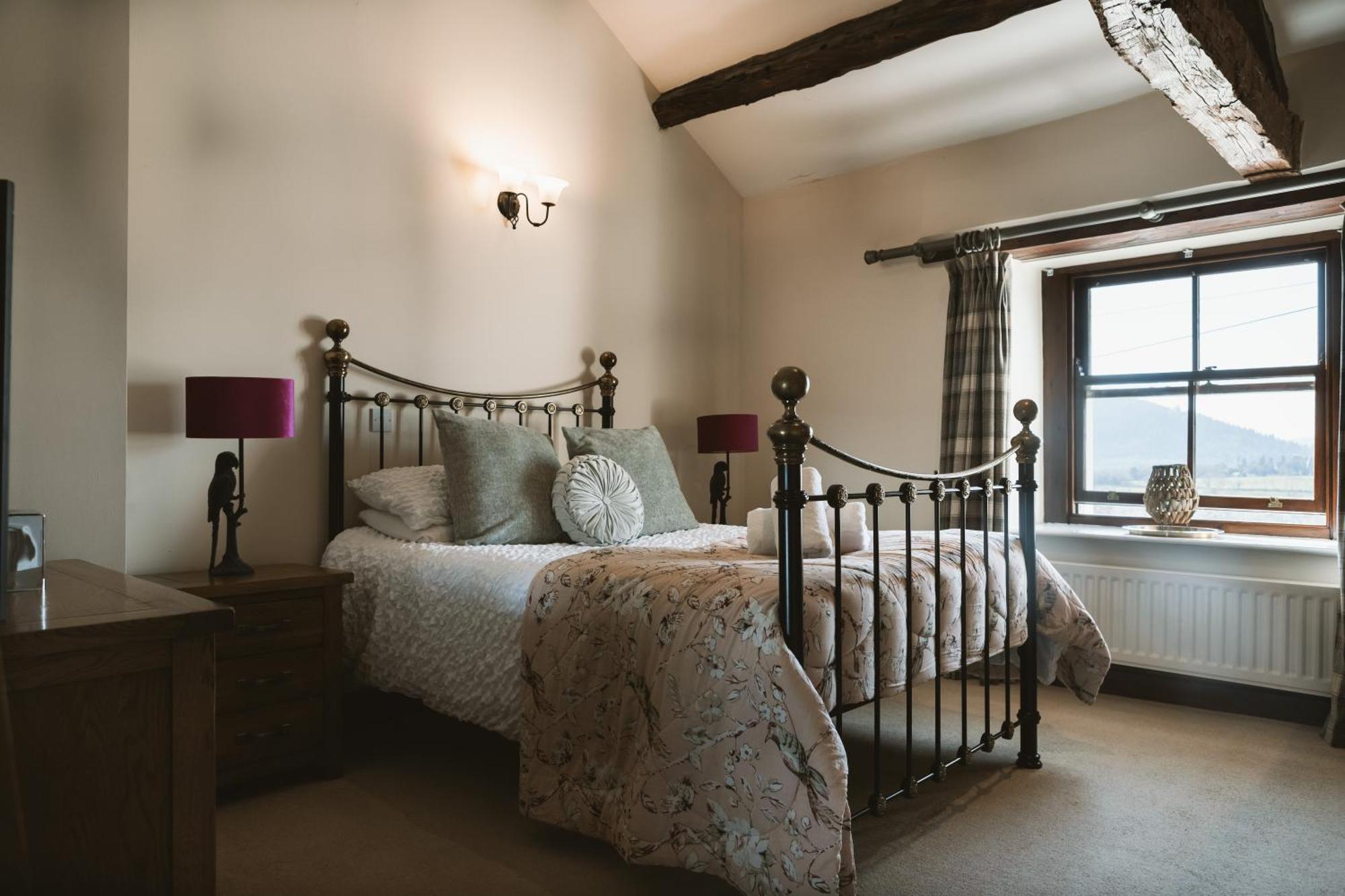 Highside Farm Bed & Breakfast บาสเซนธ์เวท ภายนอก รูปภาพ