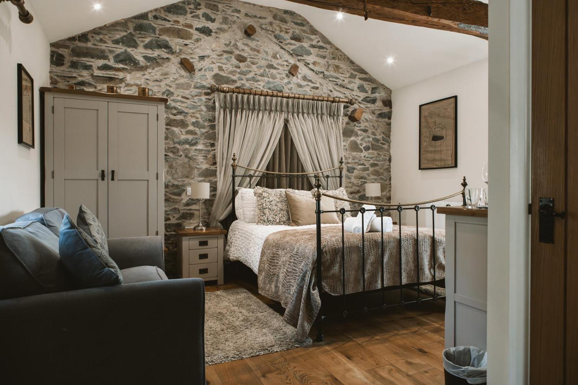 Highside Farm Bed & Breakfast บาสเซนธ์เวท ภายนอก รูปภาพ