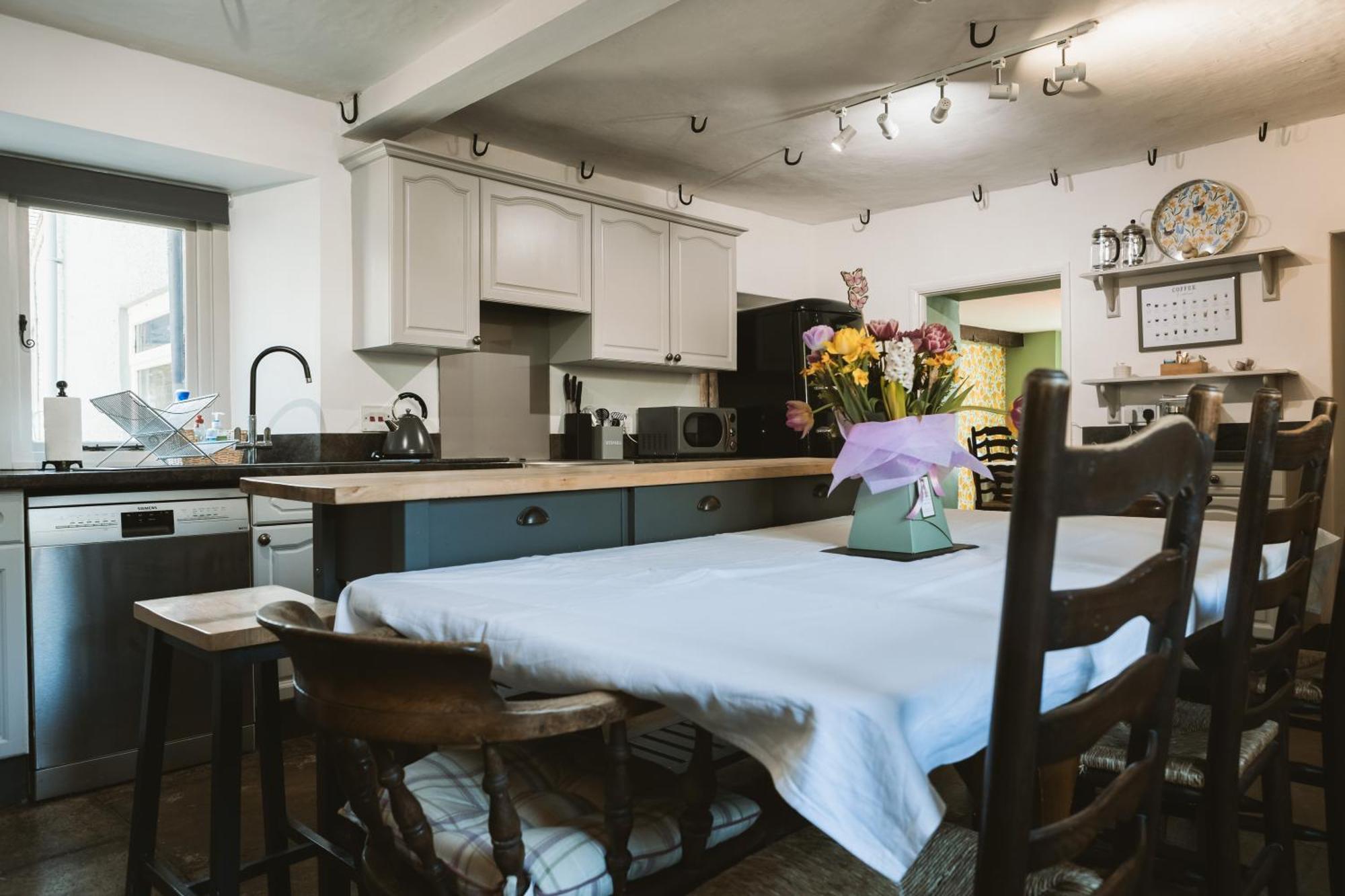 Highside Farm Bed & Breakfast บาสเซนธ์เวท ภายนอก รูปภาพ